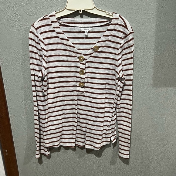 Maurices Tops - Maurices Striped Button-Up Top Nice Staple Fall Piece Size Small EUC Y2K Vibes